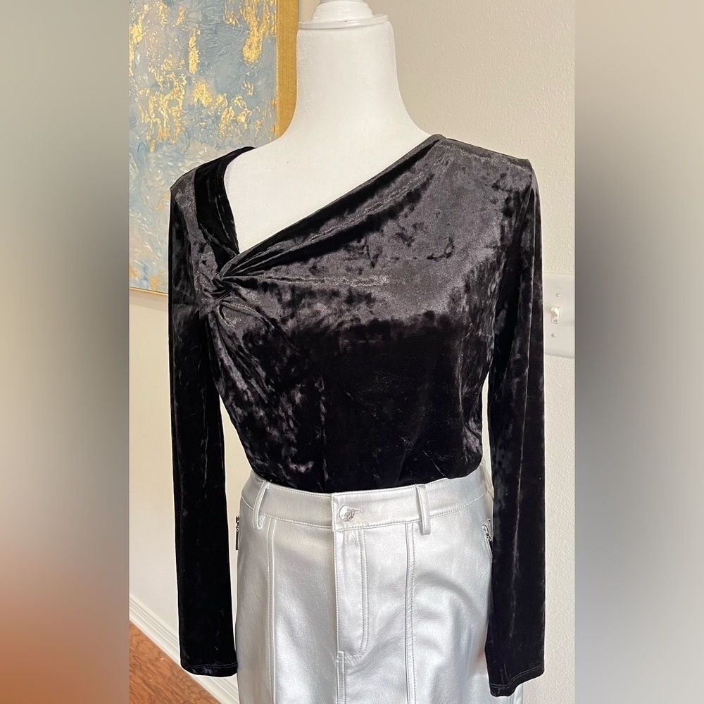 Calvin Klein Women's Black Twist Tie long Sleeve Velvet Top, Size S
